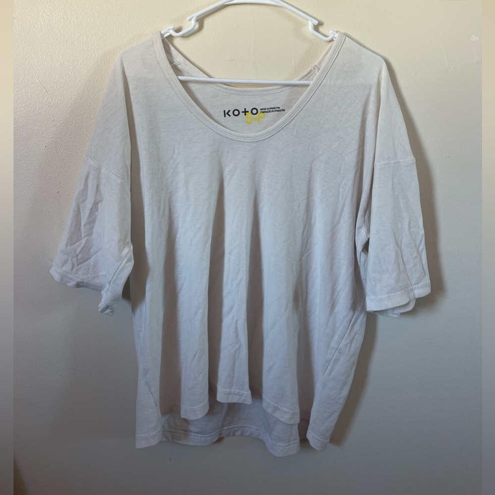 White oversized t-shirt